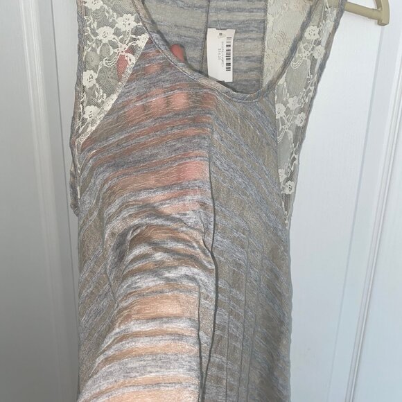 NWT Semi sheer laced hi-lo top - Picture 8 of 8